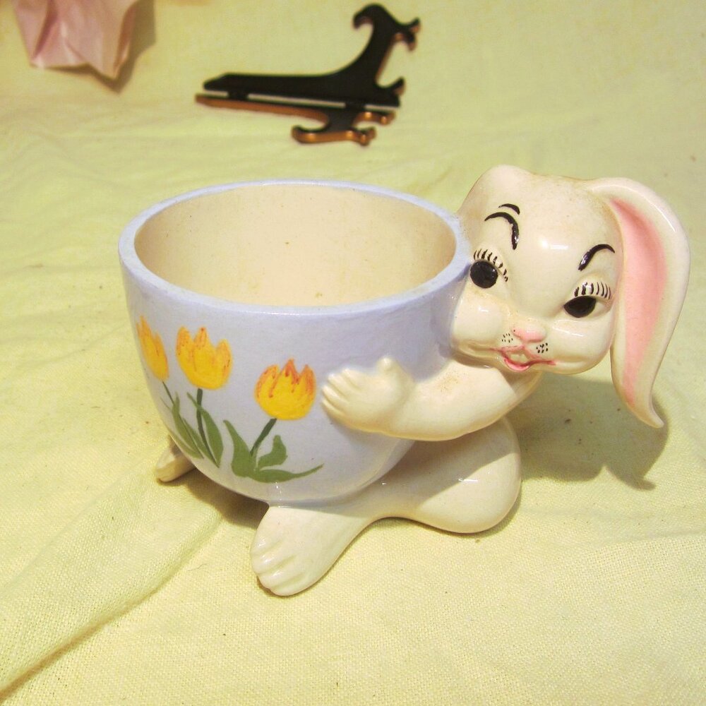 VTG BUNNY HOLDING AN EGG CUP, HAND PAINTED, COLLECTIBLE, HOLLAND MOLD